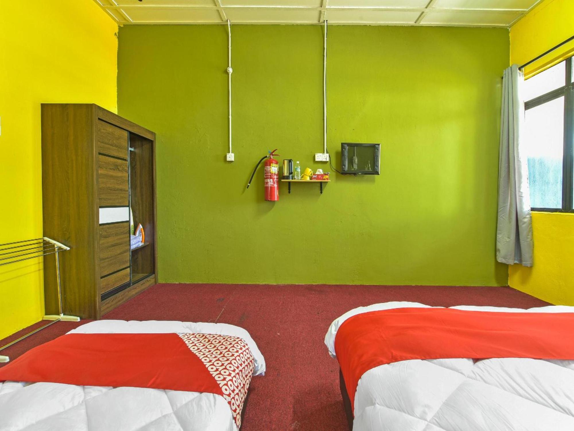 Oyo 90744 Bari Indah Beach Resort Kuala Terengganu Esterno foto
