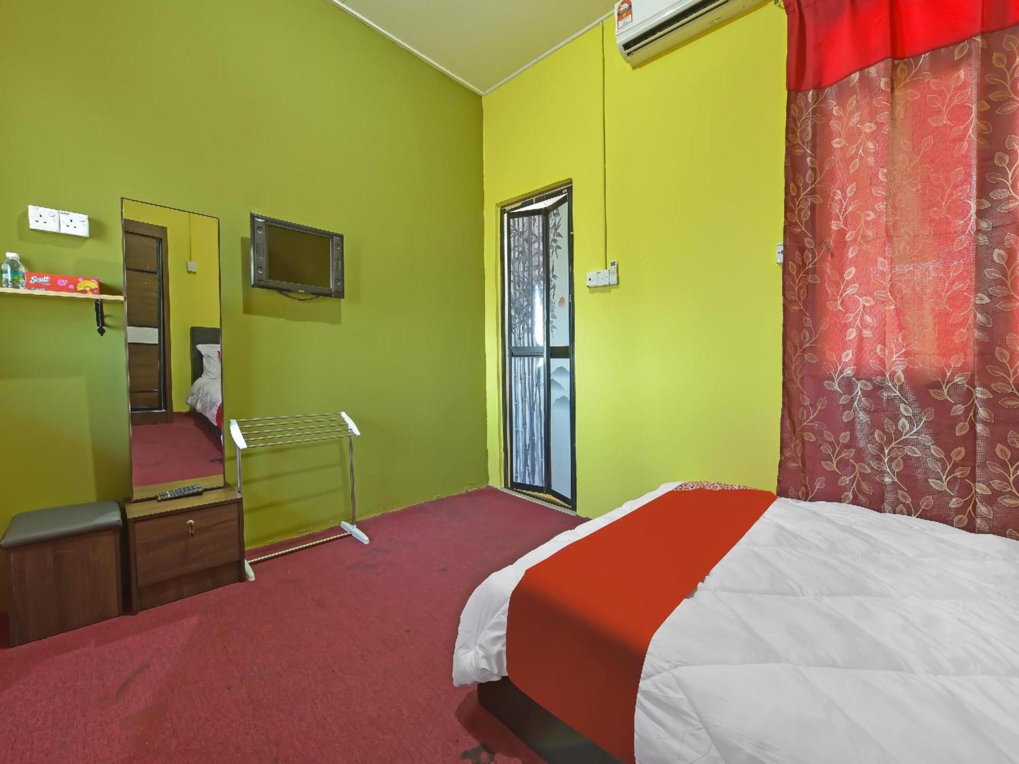 Oyo 90744 Bari Indah Beach Resort Kuala Terengganu Esterno foto