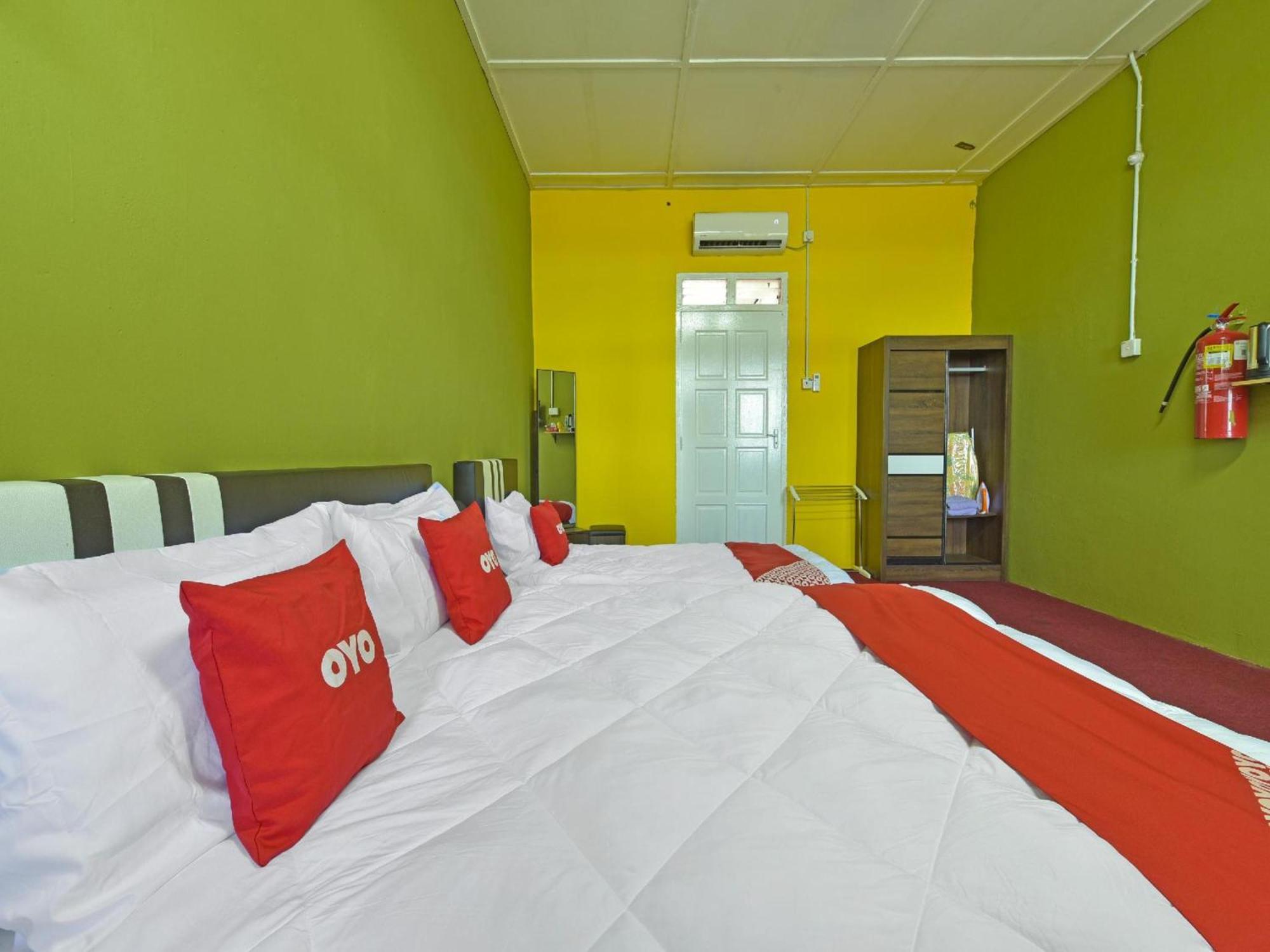 Oyo 90744 Bari Indah Beach Resort Kuala Terengganu Esterno foto