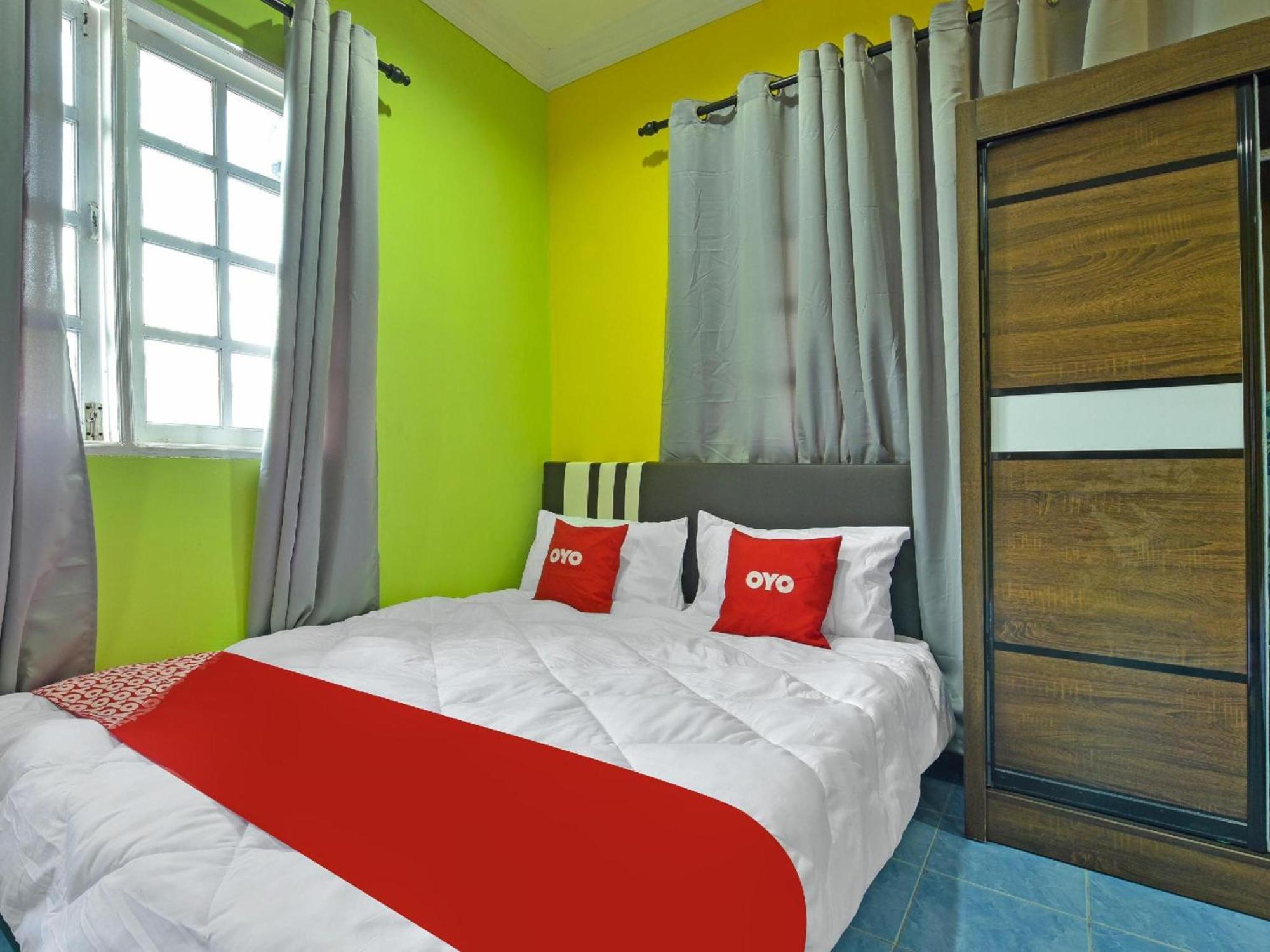 Oyo 90744 Bari Indah Beach Resort Kuala Terengganu Esterno foto