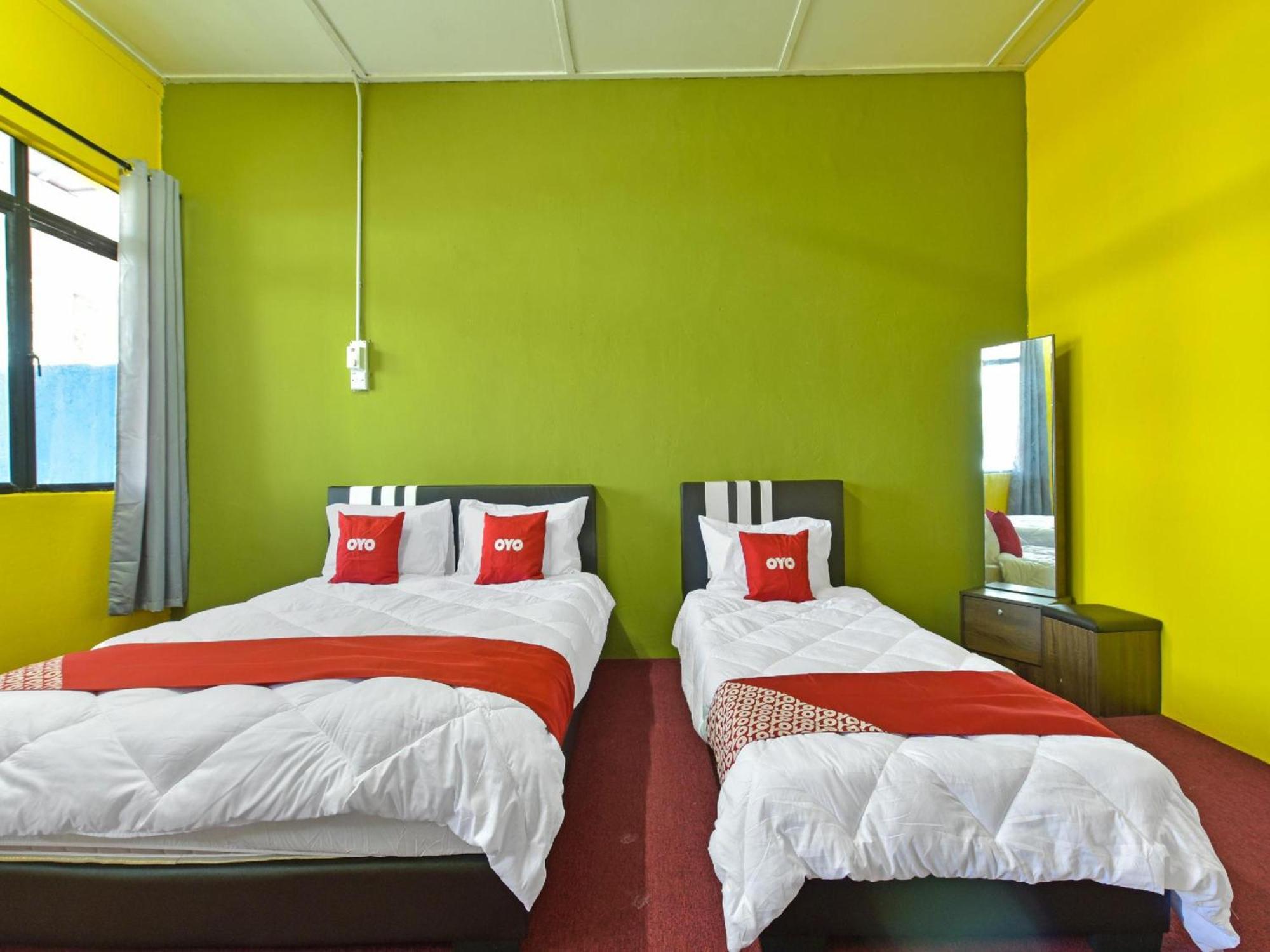 Oyo 90744 Bari Indah Beach Resort Kuala Terengganu Esterno foto