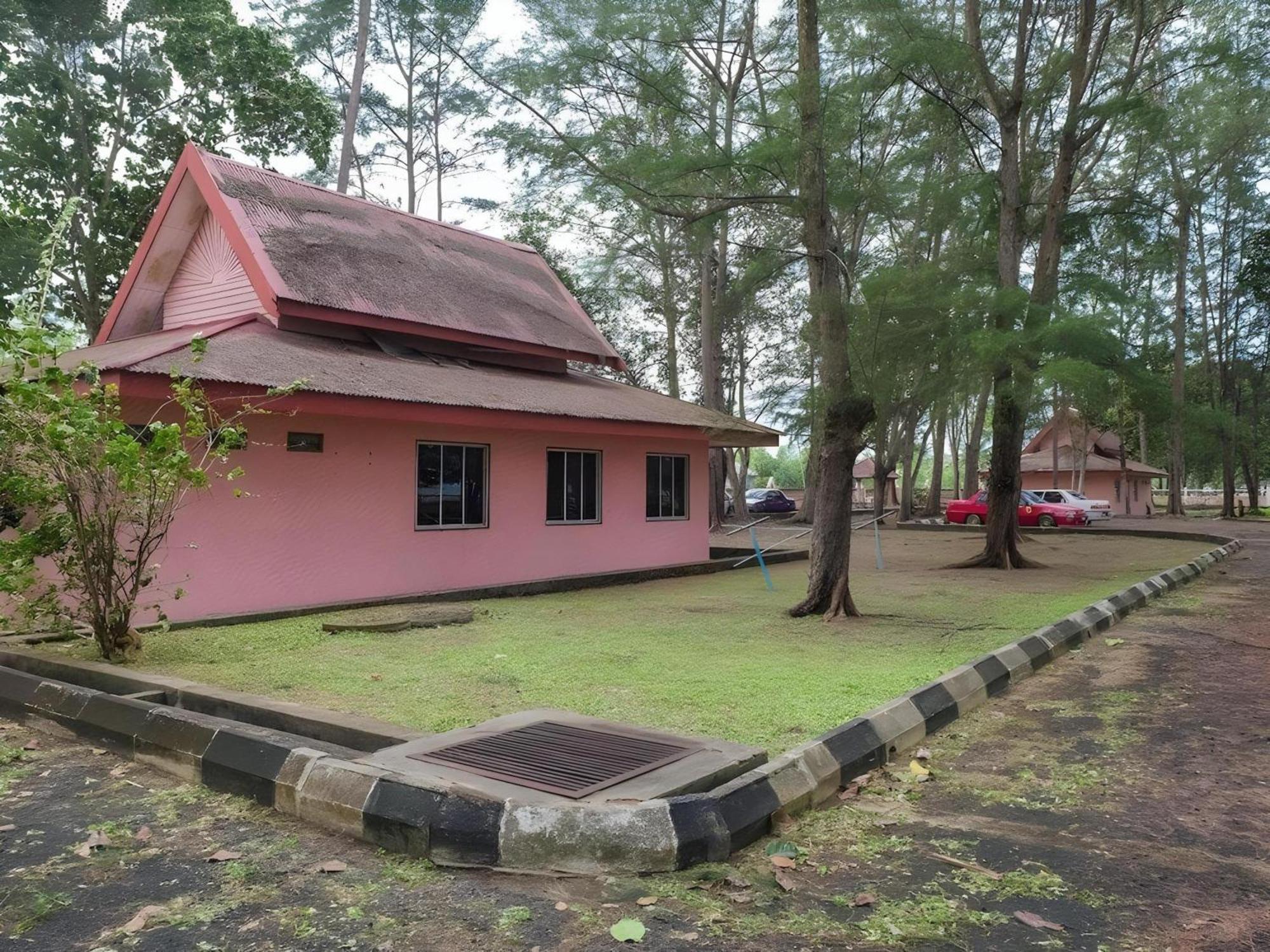 Oyo 90744 Bari Indah Beach Resort Kuala Terengganu Esterno foto