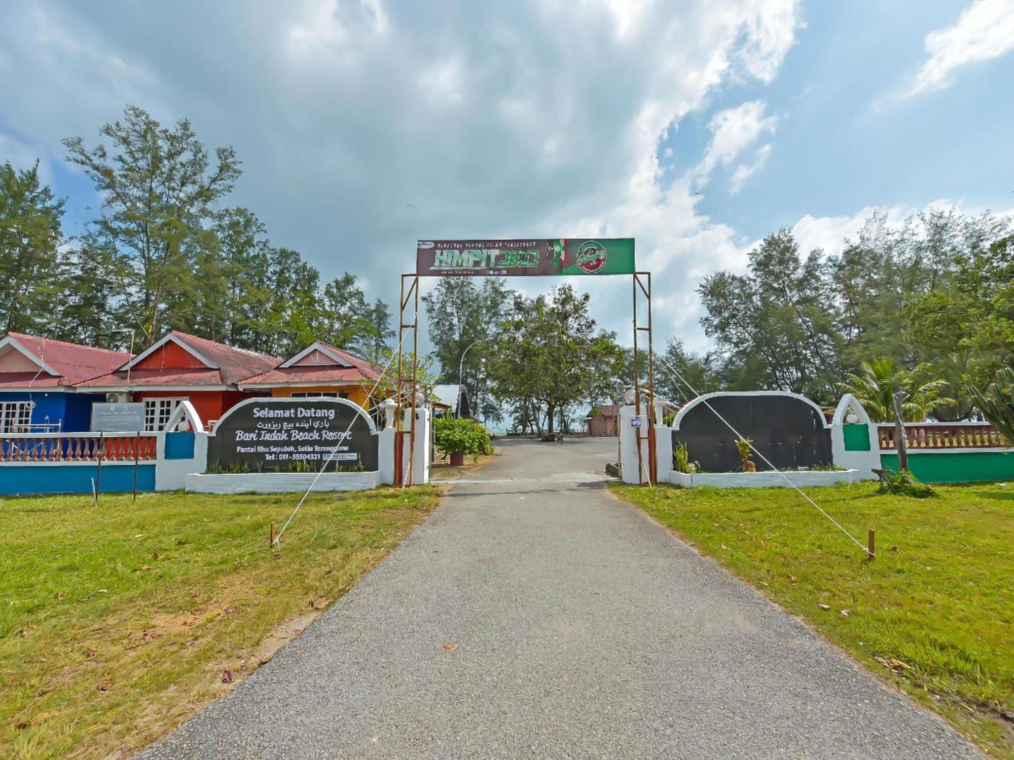 Oyo 90744 Bari Indah Beach Resort Kuala Terengganu Esterno foto