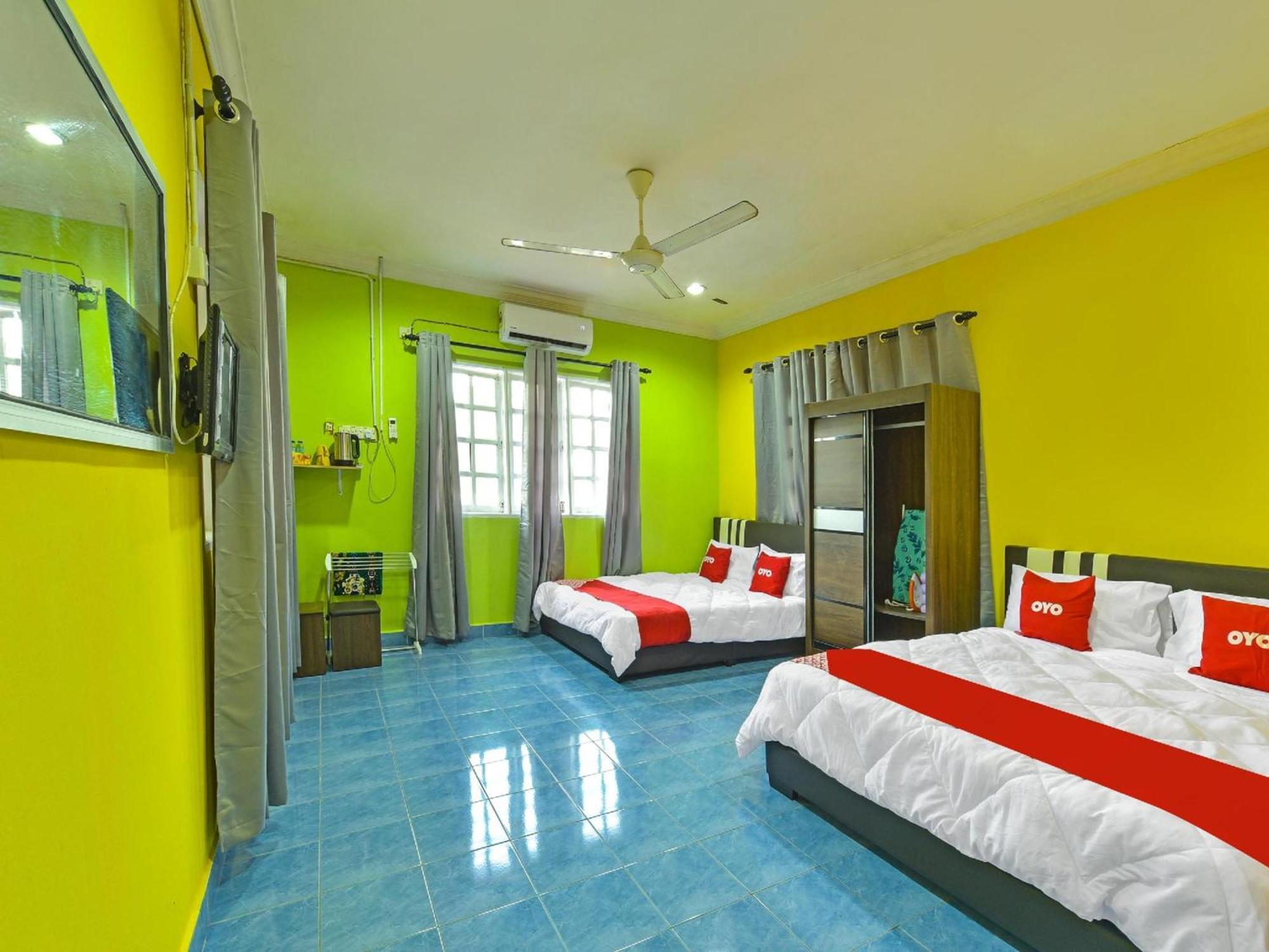 Oyo 90744 Bari Indah Beach Resort Kuala Terengganu Esterno foto